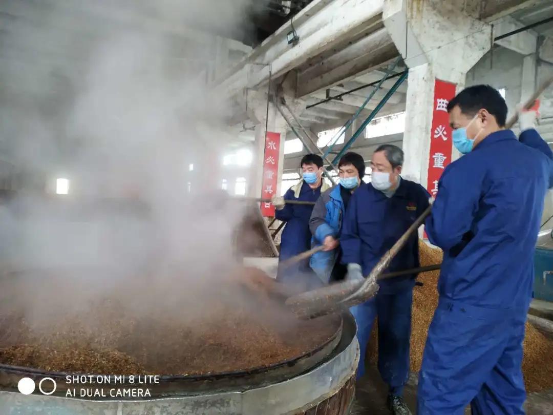 <b>嚴(yán)抓疫情防控，堅守手工釀造，心心酒業(yè)有序復(fù)工復(fù)產(chǎn)</b>
